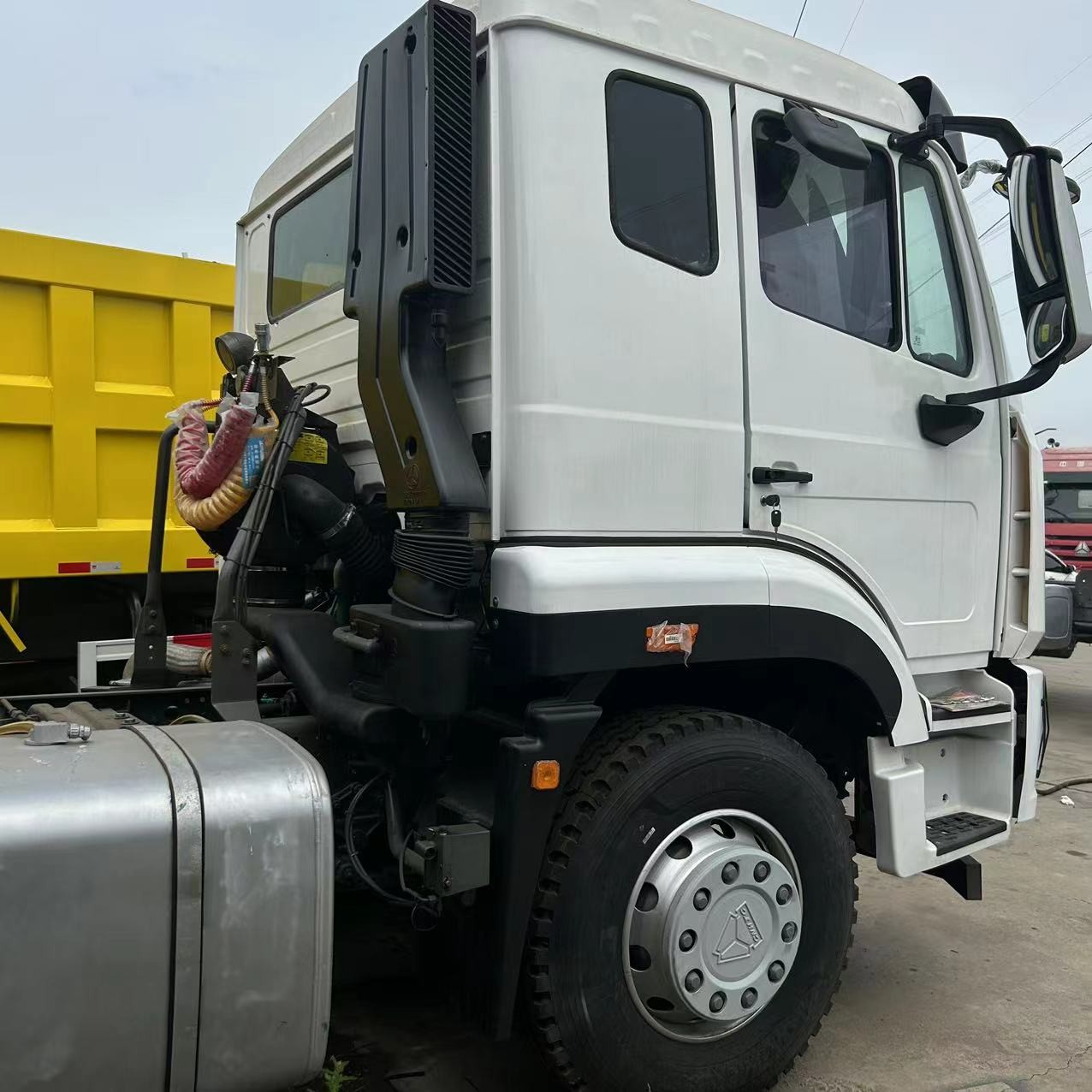 371hp 375hp Used Tractor Trailer Sinotruk Howo 6x4 10 wheels