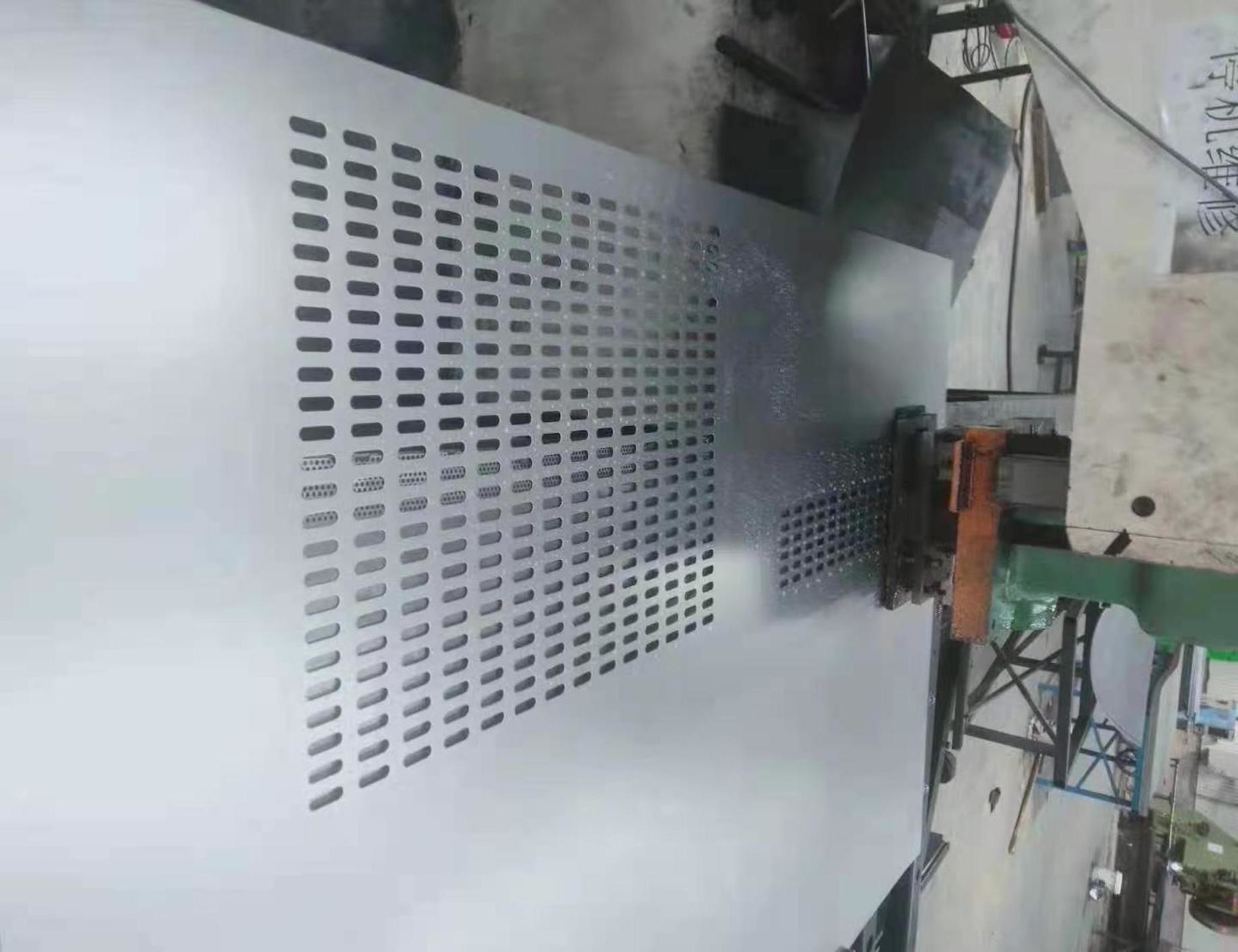 Stainless Steel 304 Perforated Metal Mesh 1mm Perforated Steel Screen Noise Reduction
