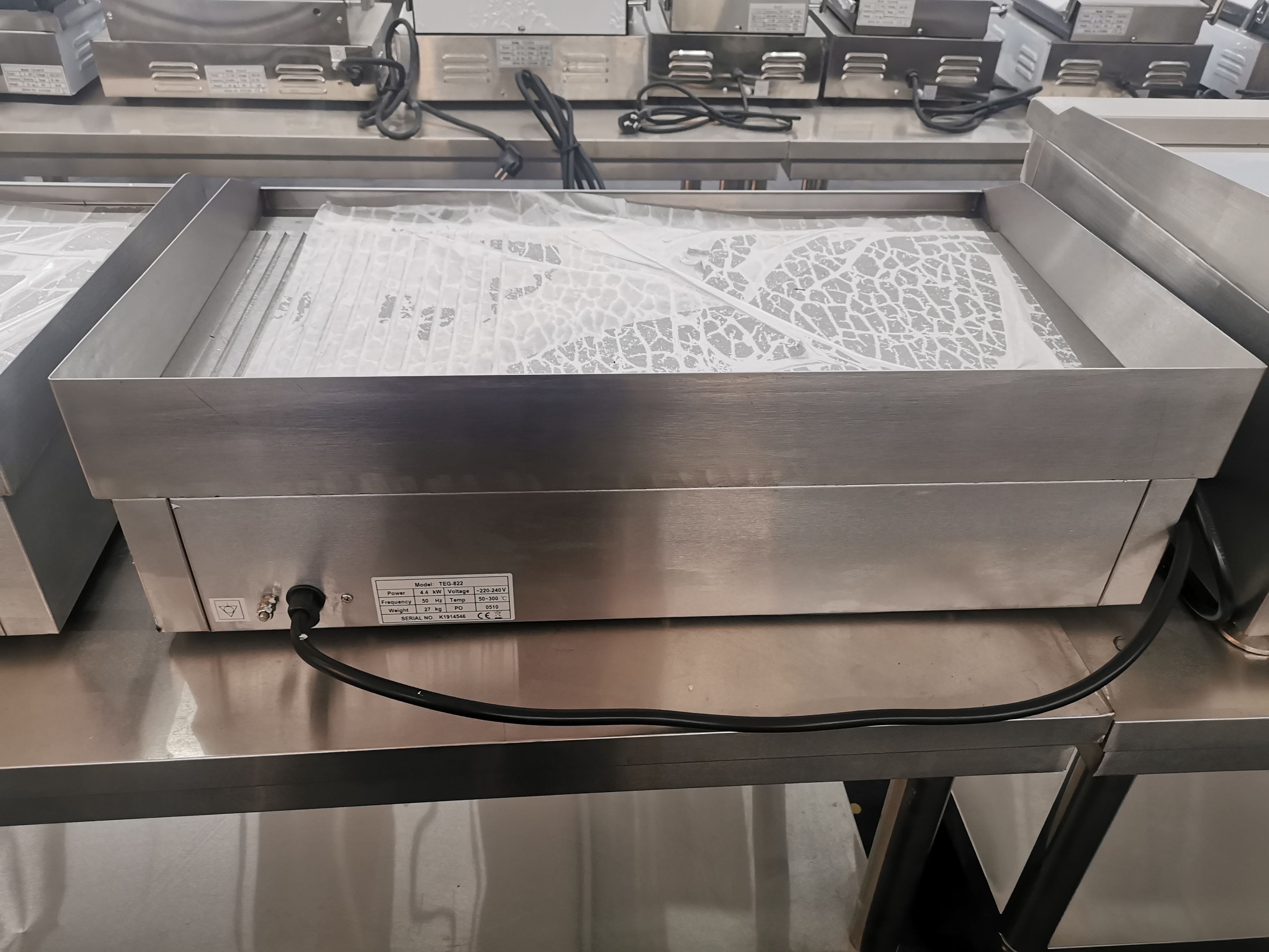 Electric Griddle Machine with Stainless Steel Construction and Temperature Adjustment