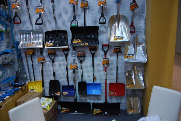 Snow shovel all plastic 2025 for customer needs