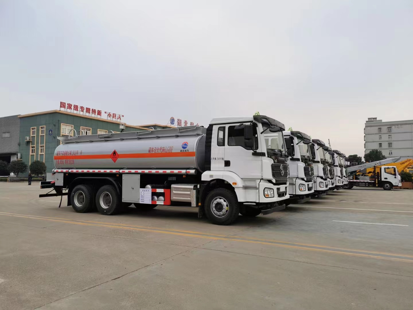 LHD/RHD 20000 Liter Milk Tanker Truck for Fresh Milk Transportation