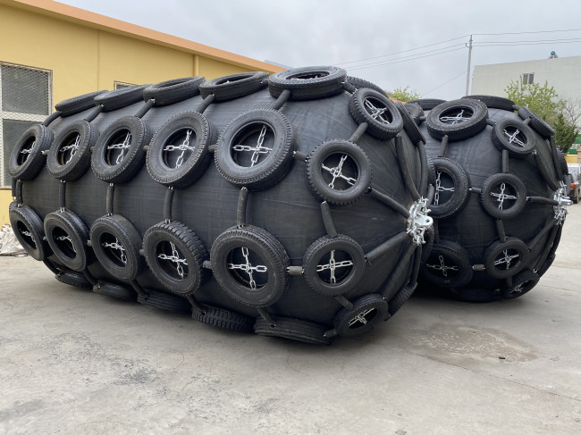 ISO Inflatable Pneumatic Rubber Fender 50kpa Floating Dock Fenders