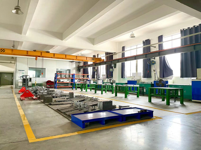 2cavity Custom Blow Mold PE Material 1L Volume Plastic Blow Mould