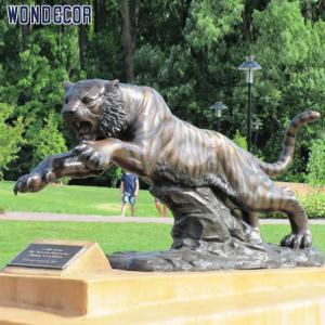 China Outdoor Bronze Statues Sculpture Bronze Tiger Figurine Life Size 135cm wholesale