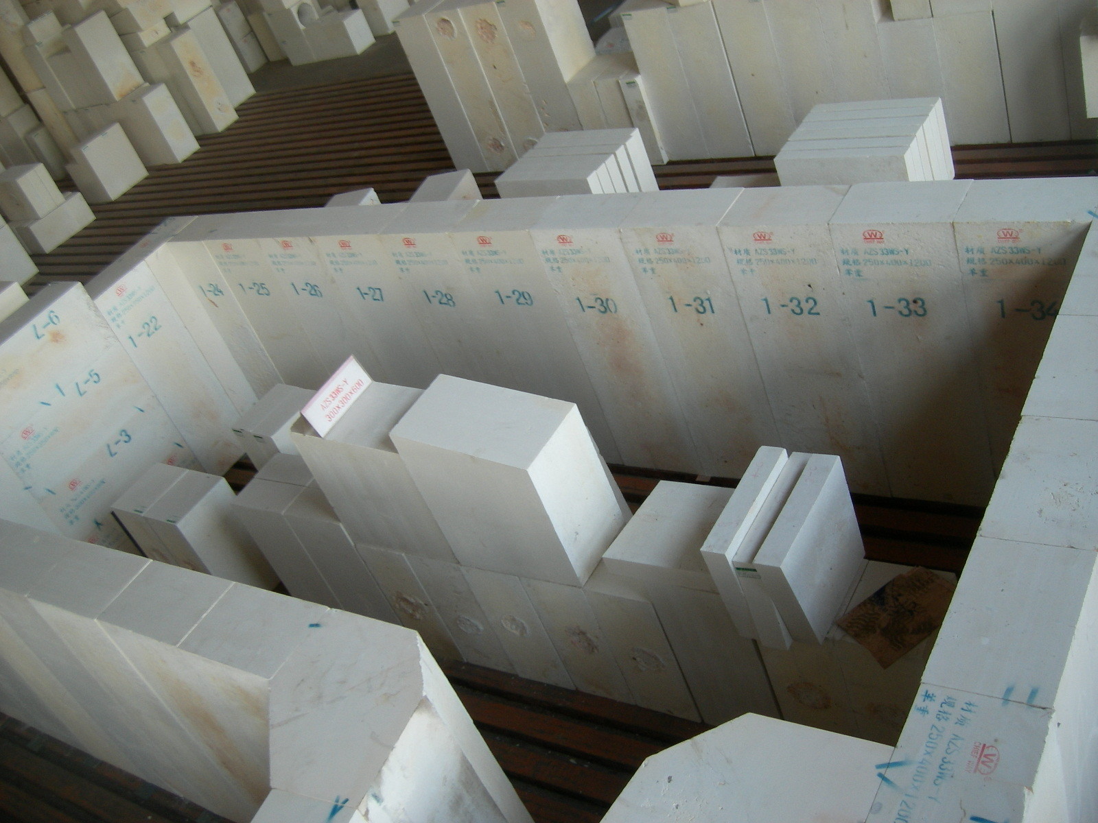 Corrosion Resist Corundum Brick For Metallurgical Electrobaths Dense , ISO CQC Listed