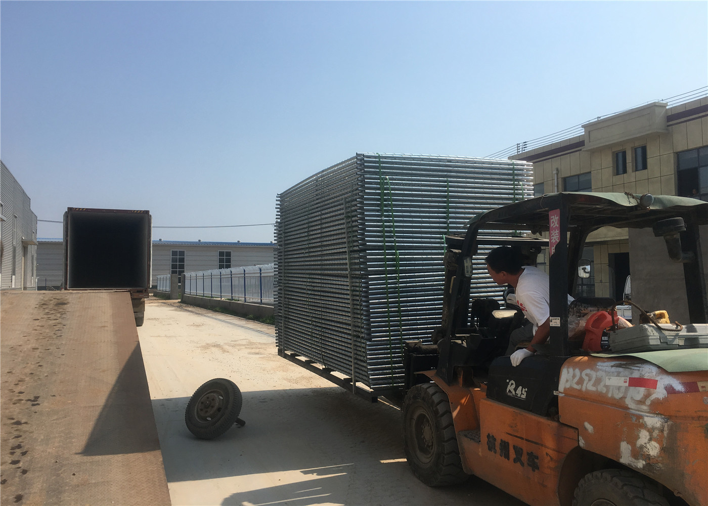 ​1⅝”(42mm) overall tubing x 16 ga 6ft x 12ft temporary chain link construction fence panels mesh 2½”x2½” (63mmx63mm)x12