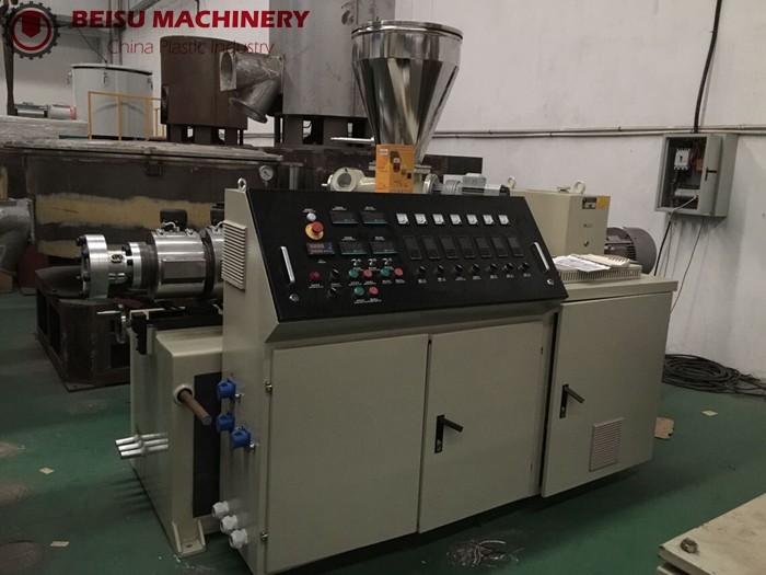 Low Energy Consumption Plastic Extrusion Machine For ABS / PVC Pipe Profile