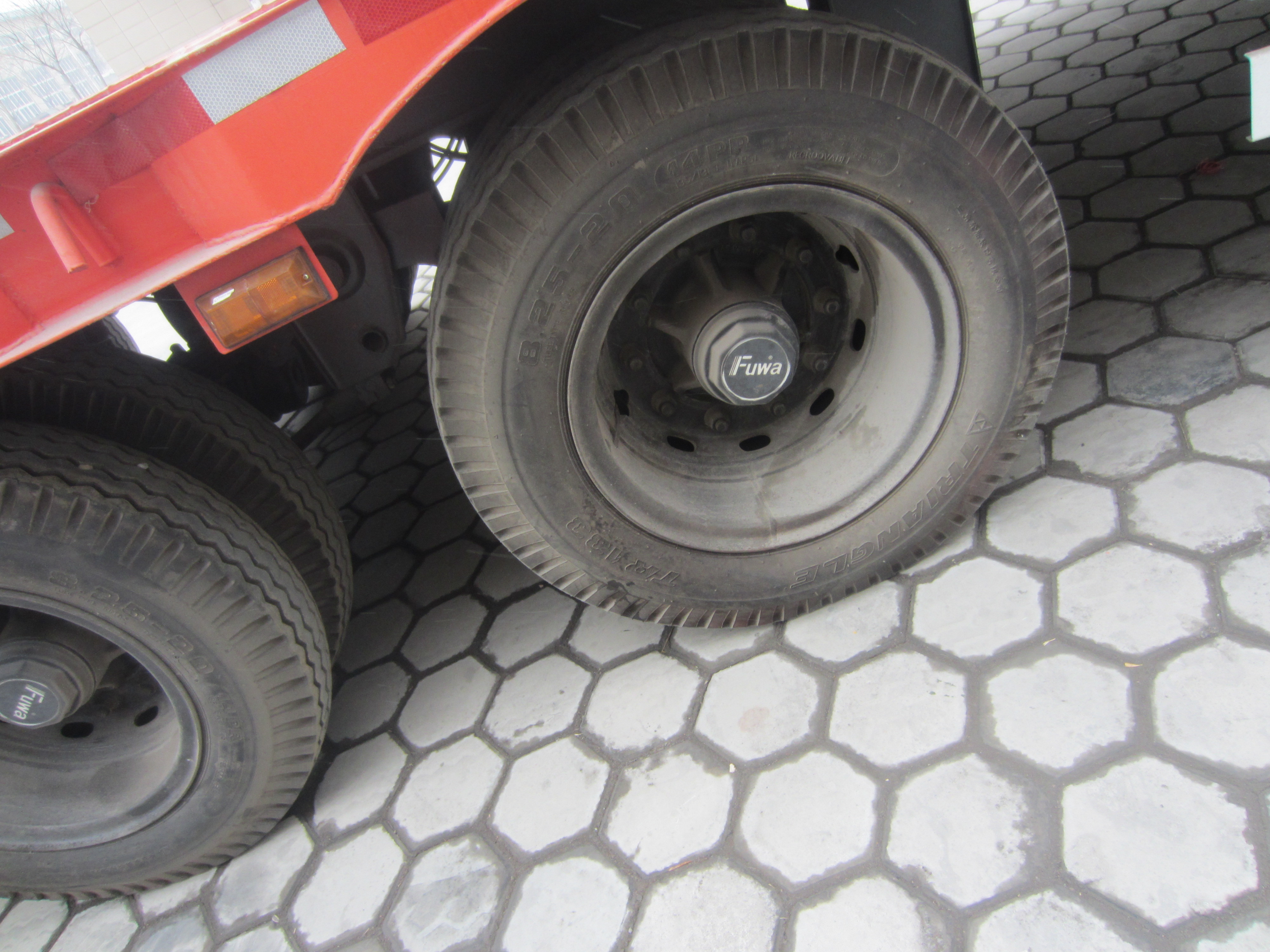 4 Axles 100 Tons Low Bed Truck Trailer For Crane Transportation Red