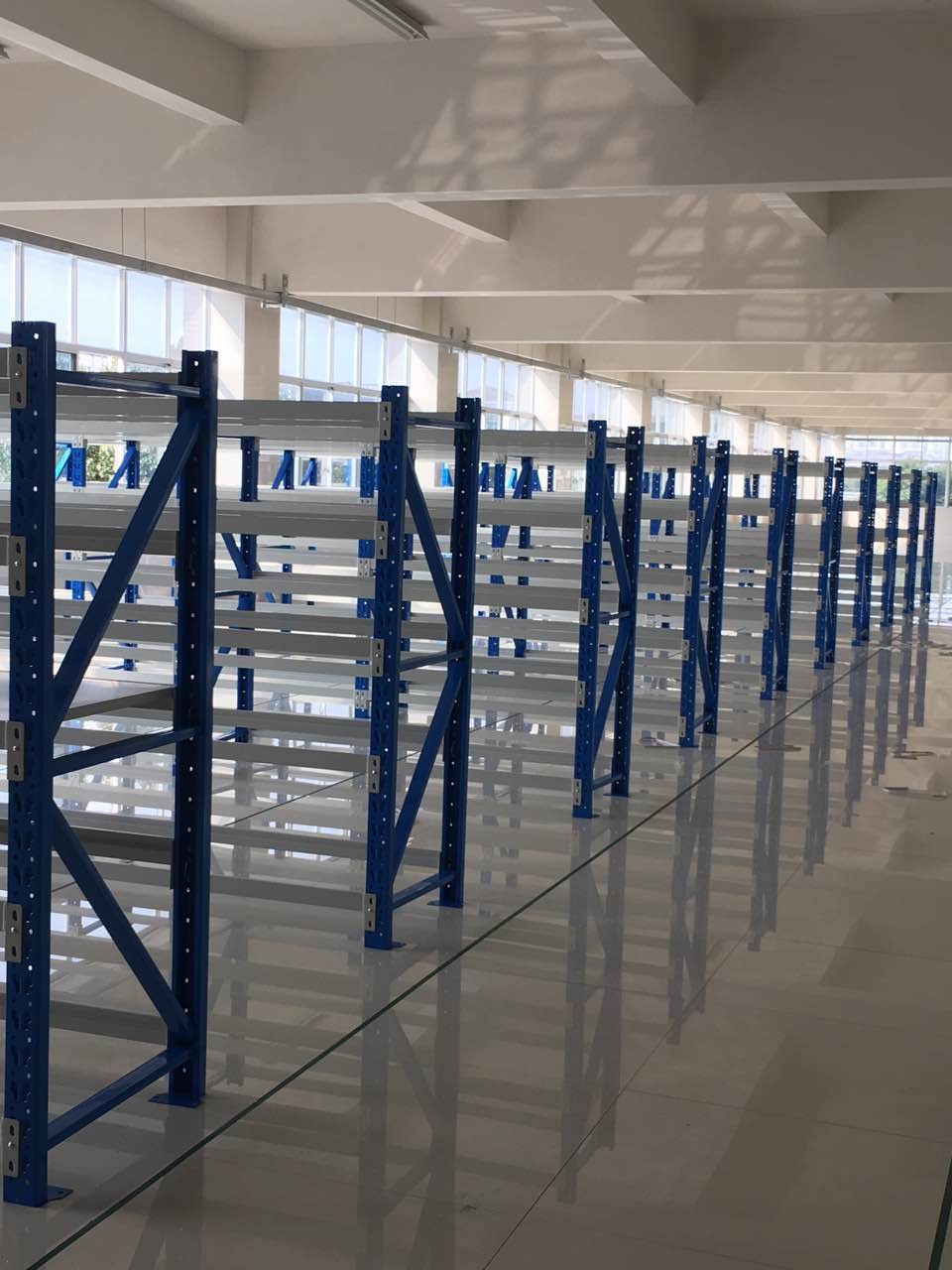 Adjustable Medium Duty Storage Racks With Three Dimensional Structure