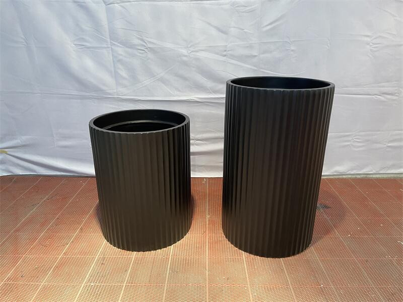 Garden Fiberglass Flower Pots Resin Planter In Black White Color