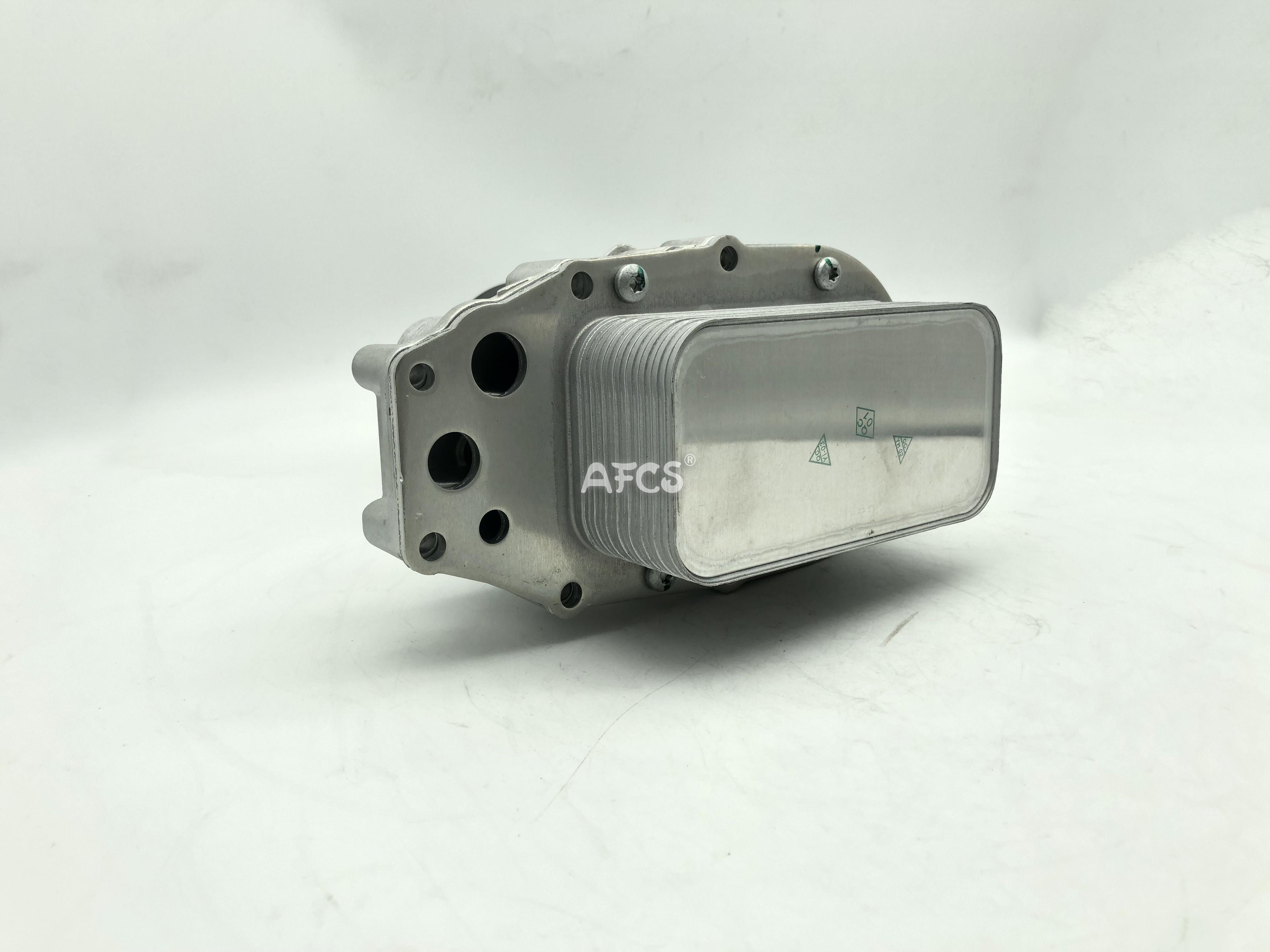 LR009570 C2S35335 1311309 Engine Oil Cooler For LAND ROVER DISCOVERY IV