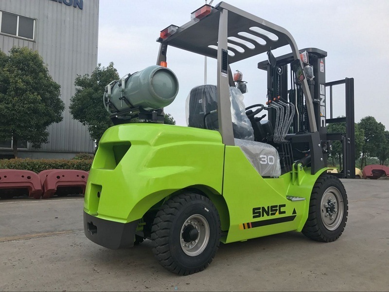 LPG Gas Lift Truck 3 Ton Forklift with Nissan Engine