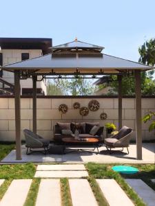 China Top Durable Deluxe Steel Roof Outdoor Gazebo with Hardtop Metal Roof Tent Gazebo wholesale
