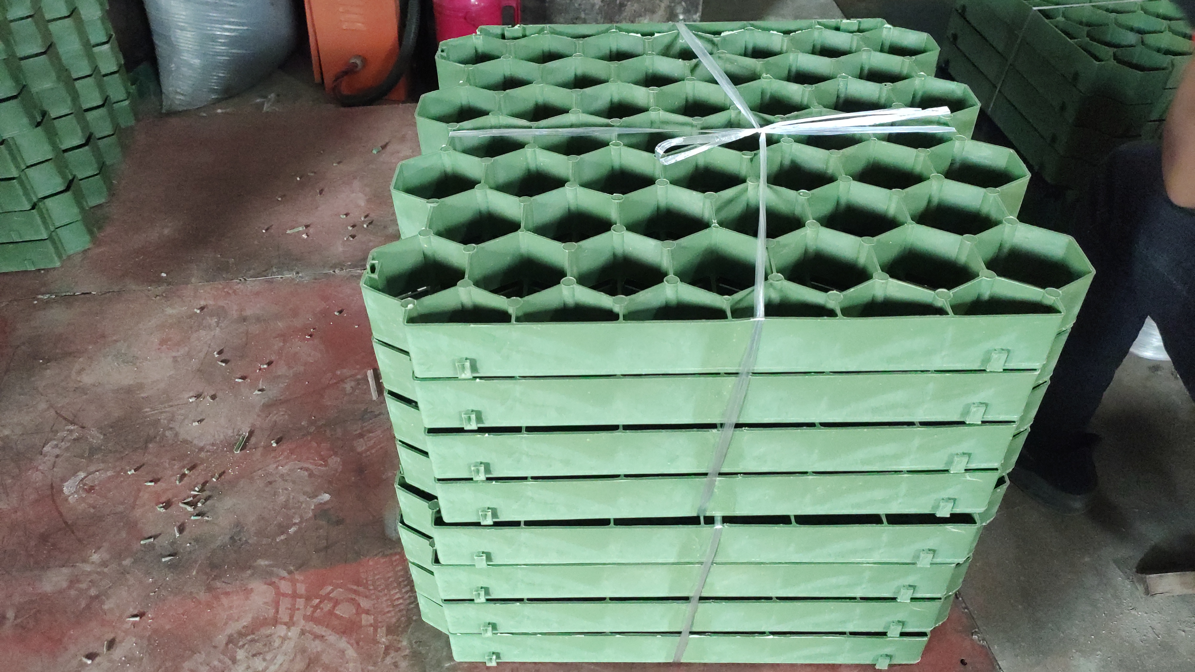 Functional Green Plastic Honeycomb Gravel Grass Grid Pavers for Driveway and Parking
