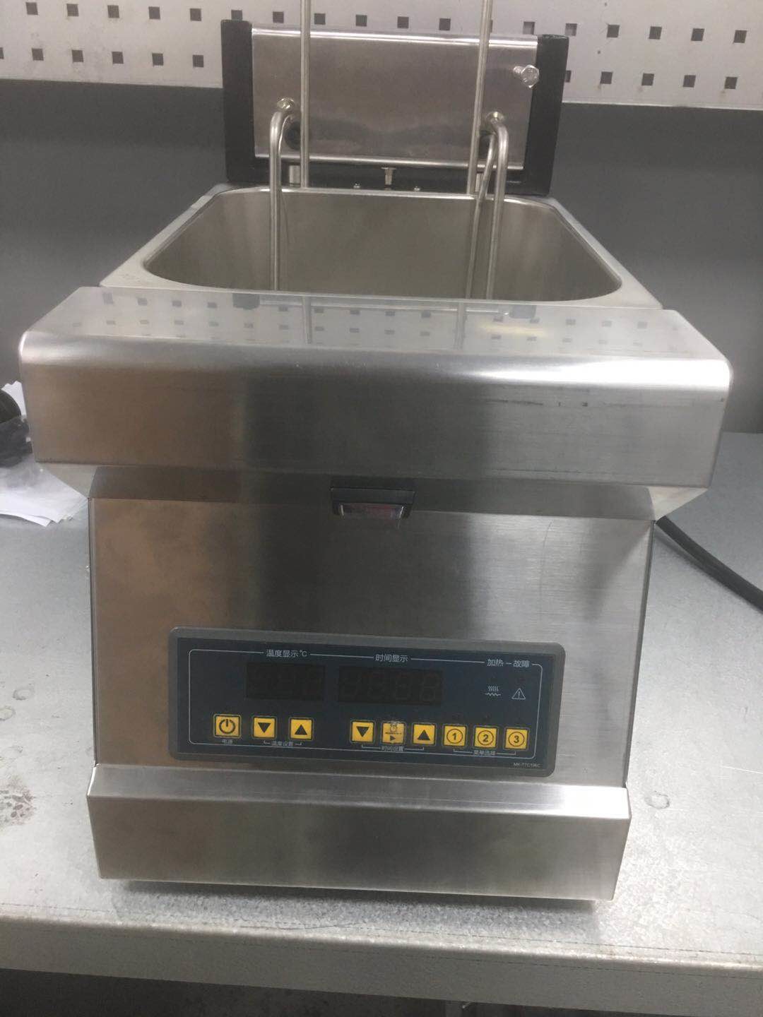 8L Table Top Style Auto Lift 3KW Electric Digital Open Deep Fryer