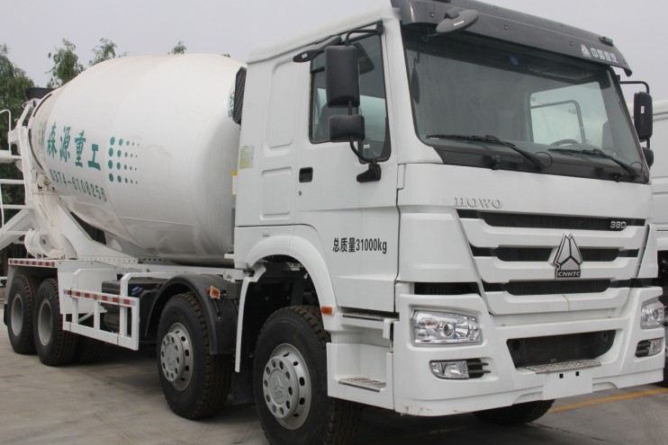 New Style HOWO Big Concrete Mixer Truck 17 CBM tank 8X4 Chassis 371hp Engine