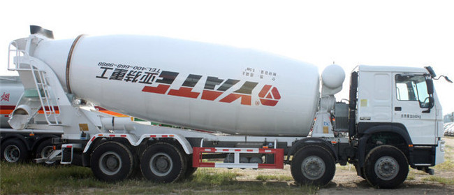Yellow Concrete Construction Equipment 6x4 8m3 Concrete Mixer Truck With Pump Self - Loading