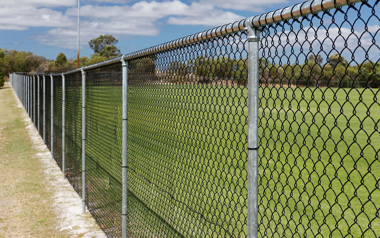 2.4mx10m Chain Link Fence,Hot Dipped Galvanized Black Chain Link Fence Cost