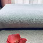 Hemmed Rectangular White Hotel Towels