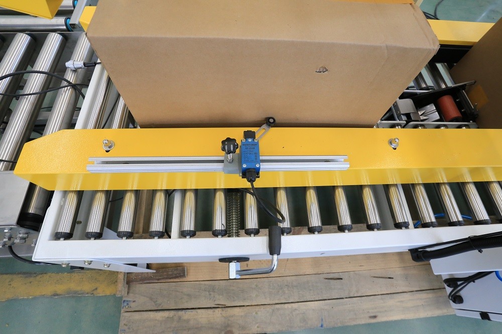 Automatic Carton Box Sealing Machine High Speed 8-16 Cartons / Minute