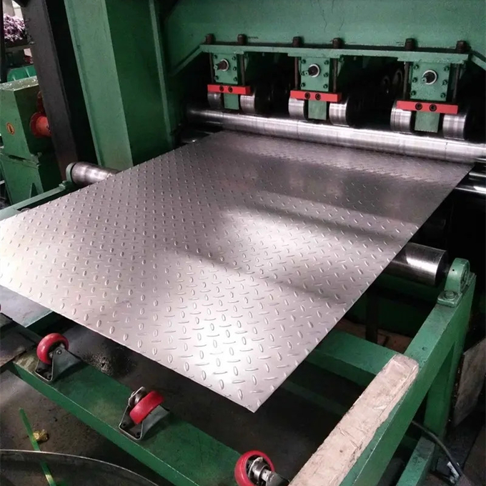 2mm 1.5mm 1.0mm Stainless Steel Checkered Sheet Decorative Metal Ss304 Ss316