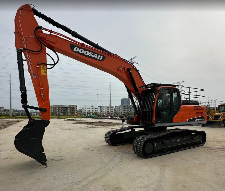 Doosan DX300 Used Excavator 30Ton Heavy Equipment Machine Digger