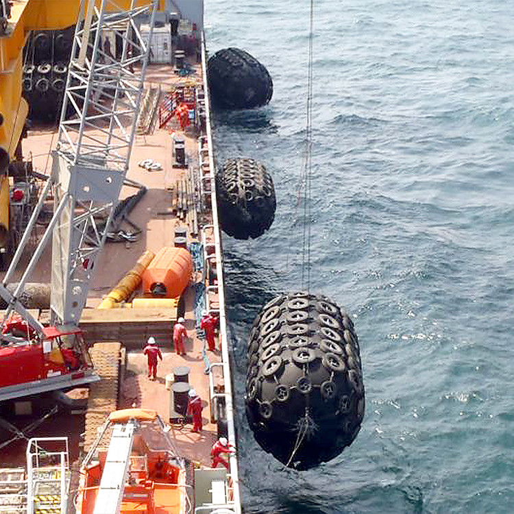 1M - 6.5M Long Pneumatic Marine Fender 50Kpa Initial Pressure ISO17357 Standard