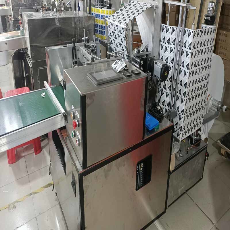 Paper AL Composite Film Four Side Sealing Packing Machine With Slitting Alcohol Pre Pads Sealing Packing Equipment