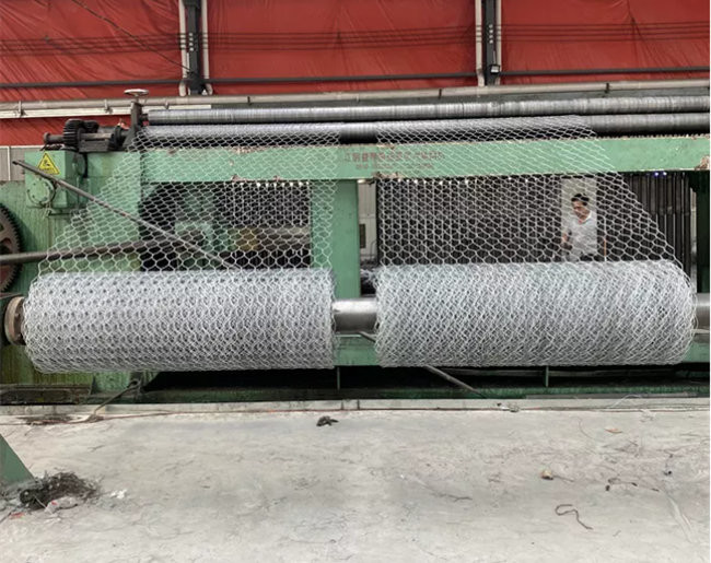 2.0mm 60*80mm Hole Size Pvc Coated Gabion Box For River Embankment Mattress