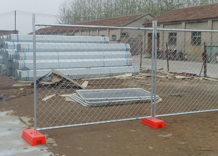 Hot Dipped Galvanized Temp Chain Link Fence , Welded Temporary Fence Easily Assembled