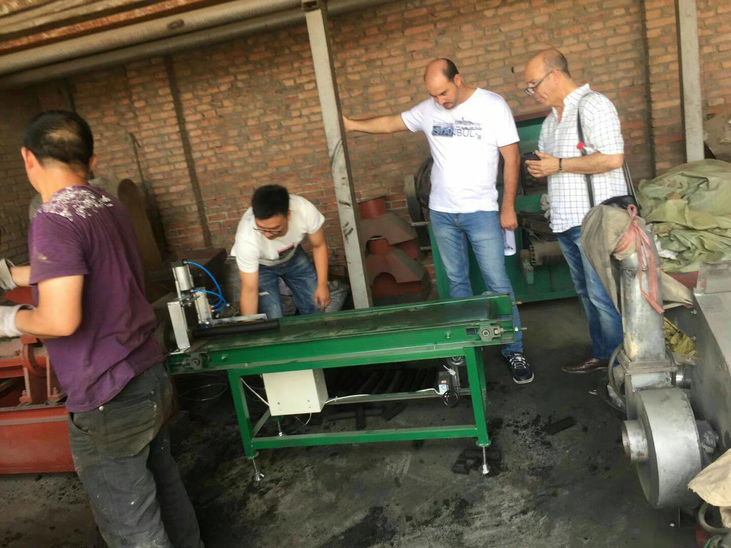 Charcoal Wood Chips 1300kg/H Continuous Carbonization Furnace