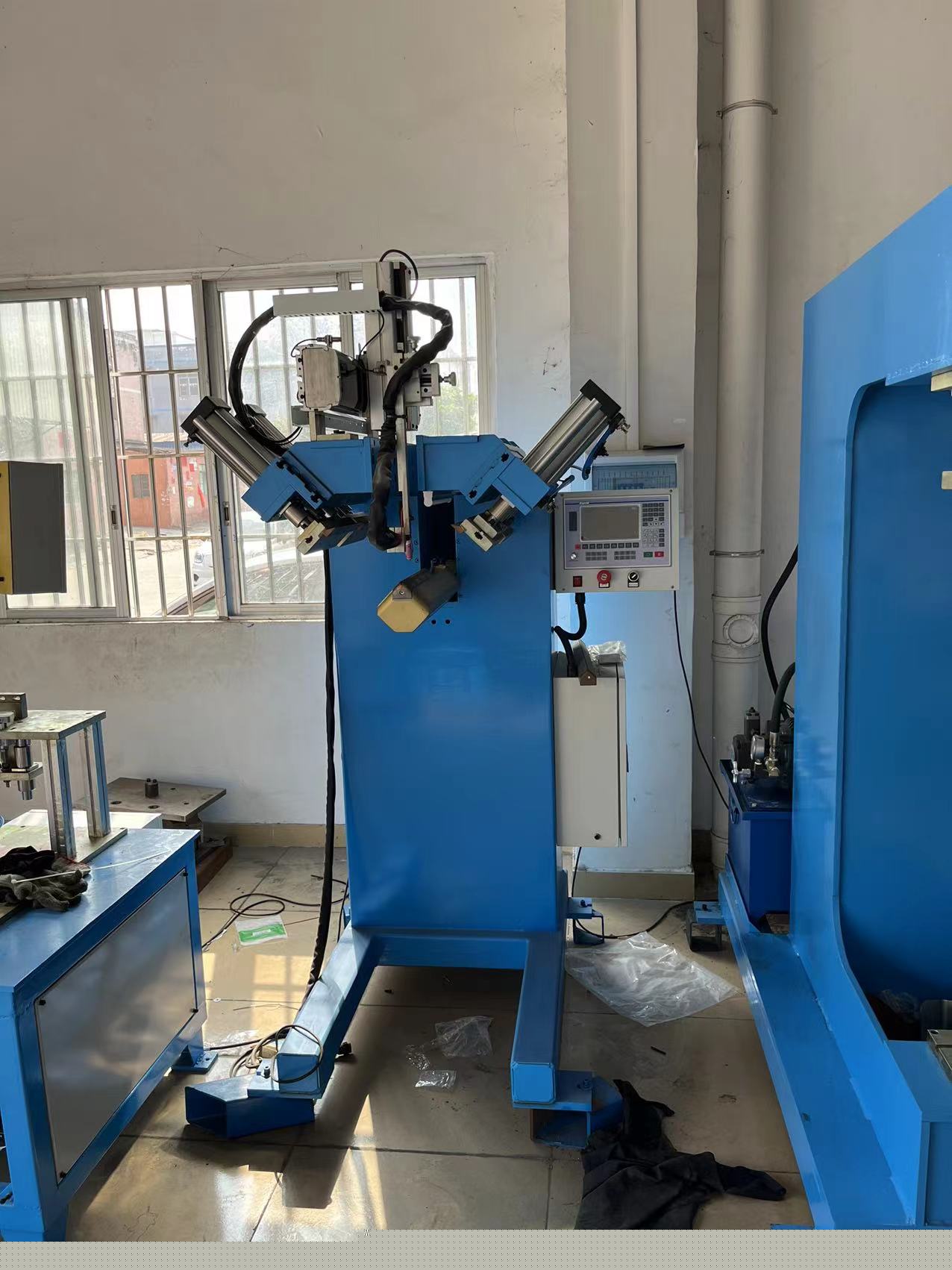 CNC Welding Machine Specially Designed For Rounded Corners In Stainless Steel Metal Sinks
