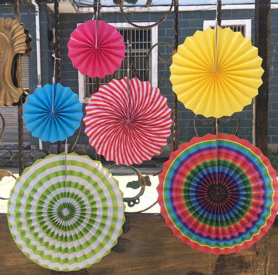 The paper fan consists of two diameters of 40 cm and two diameters of 30 cm. Two 20-centimeters, a total of six fan-flow