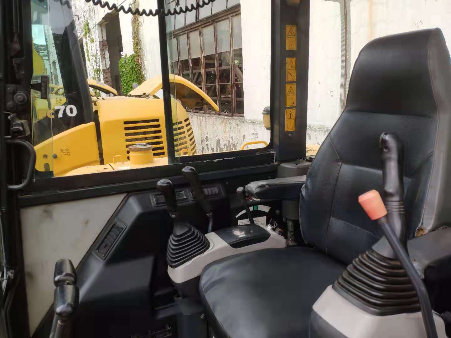 Yellow Sumitomo Excavator 5T 61HP 0.35m Bucket Capacity 4000 Working Hours