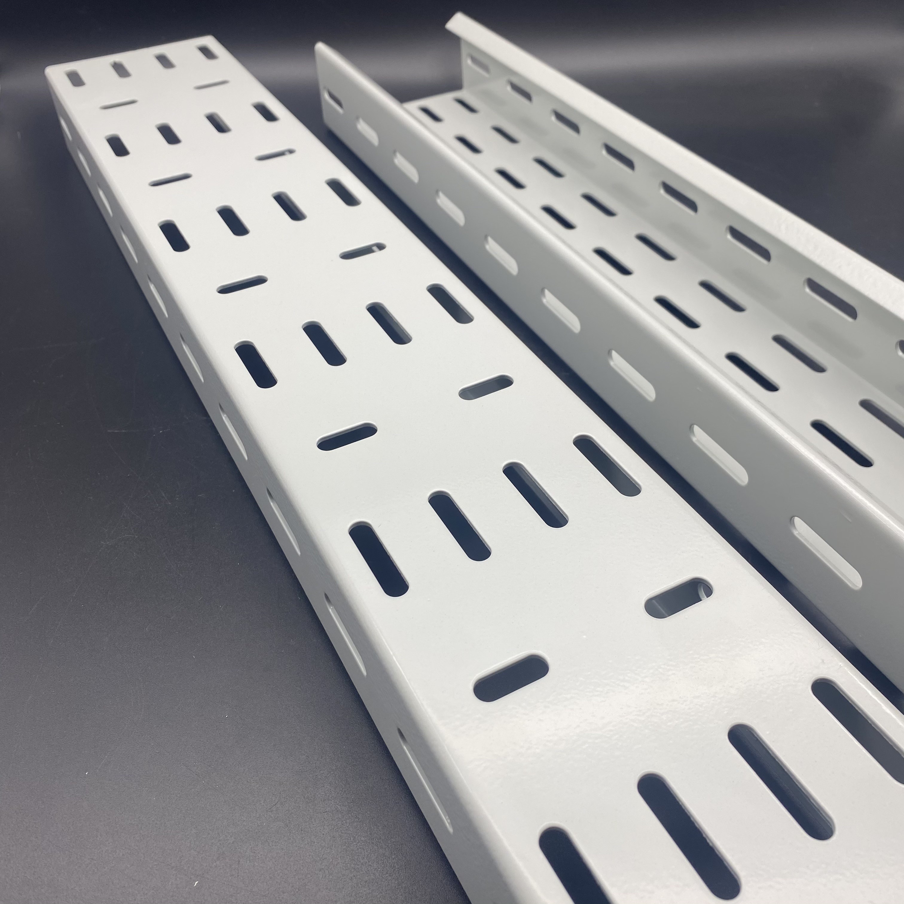 Electrical Galvanized 150mm 250mm 500mm Perforated Cable Trays