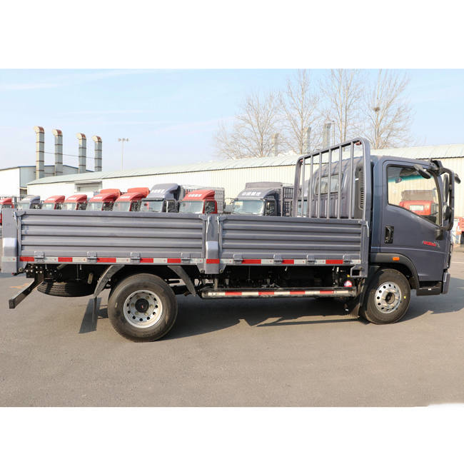 Customized New Type HOWO 4X2 Van Trucks Cargo Van Truck With 4.15 Meter Single Row Panel