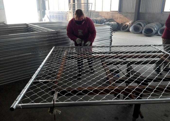 Hot Dipped Galvanized Temp Chain Link Fence , Welded Temporary Fence Easily Assembled
