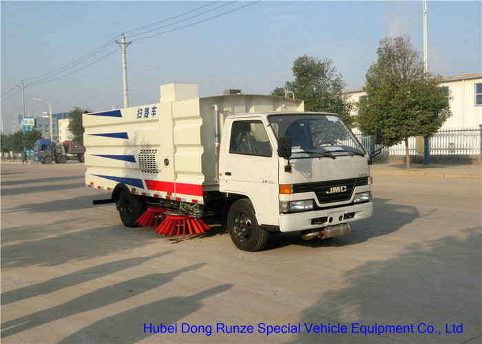 JMC Truck Mounted Road Sweeping Machine With 4 Brushes 5.5 Cbm Trash 1,5 Cbm Water