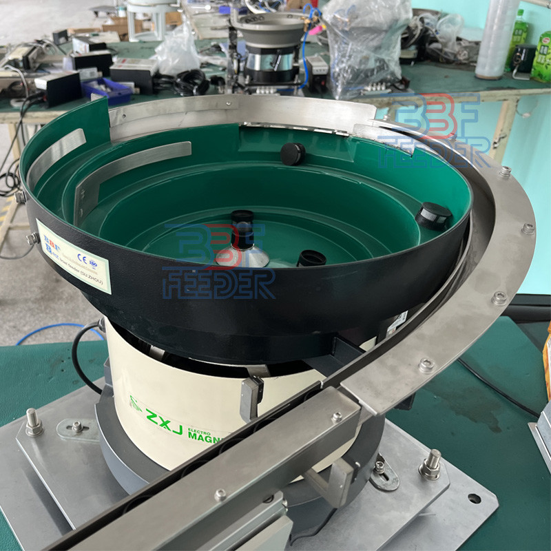 ISO Electric Vibrating Feeder Plastic Parts Vibration 110V 60Hz