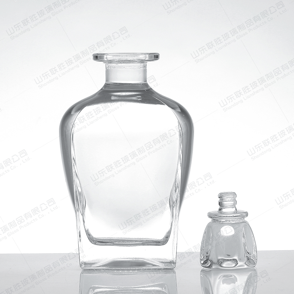 Customized 700ml Glass Wine Bottle The Perfect Addition to Your Wine Collection
