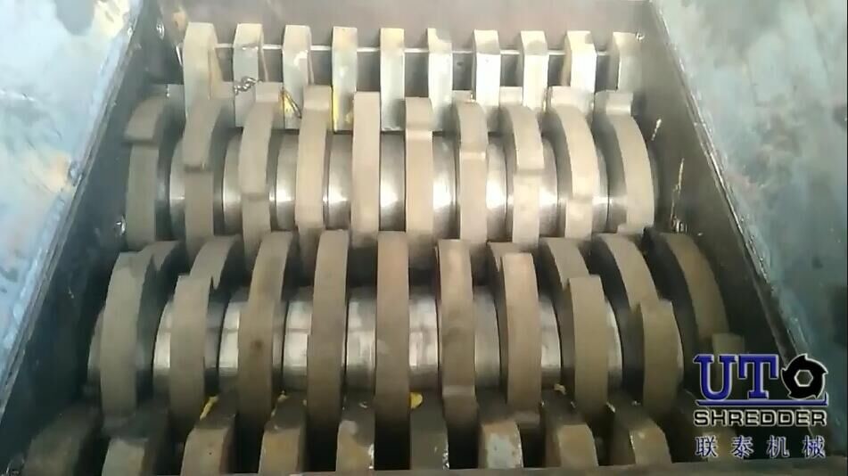 high capacity oil sludge bags crushing machine, oil sludge woven bags shredder, double shaft shredder, high efficiency,