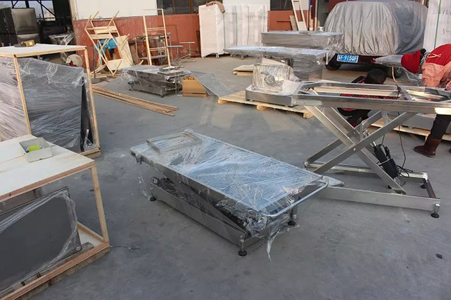 Electric Driven Veterinary Surgery Table , Animal Operating Table For Small Pet