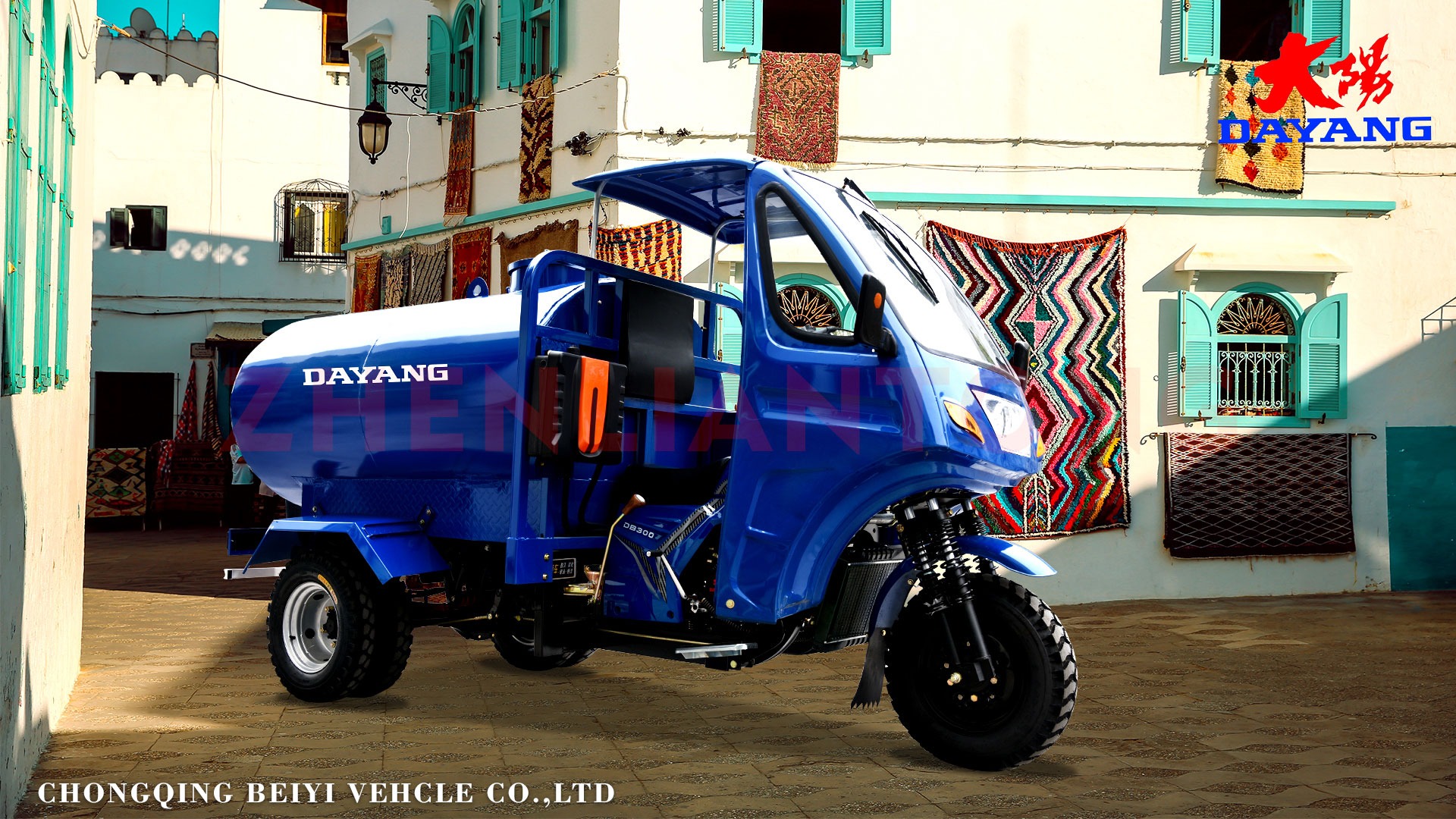 Fuel- 200CC/250CC/300CC Semi Cabin Water Tricycle Bike with 3 Big Wheels and Water Tank