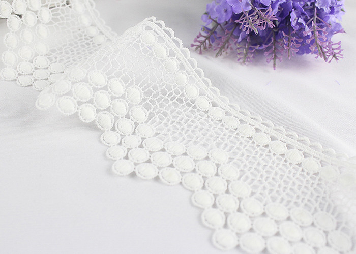 Water Soluble Floral White Guipure Lace Trim , 7.5cm Width Flat Vintage Lace Ribbon
