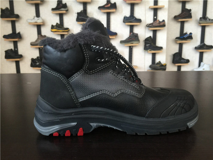 Safe Warm Comfortable Mens Safety Shoes Plastic Toe Cap Anti Cold For Workers