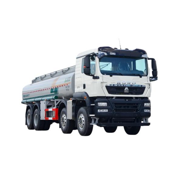 Heavy Truck HOWO 350 Horsepower Total Weight 31 Ton Volume 17.3 Cubic Meter Sinotruk 12 Gear Box 8X4 Liquid Supply Truck