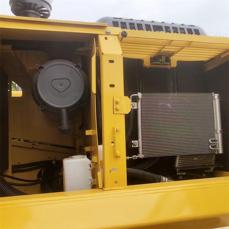 Used Komatsu PC200-8 Excavator with 800 Working Hours and Original Hydraulic Cylinder