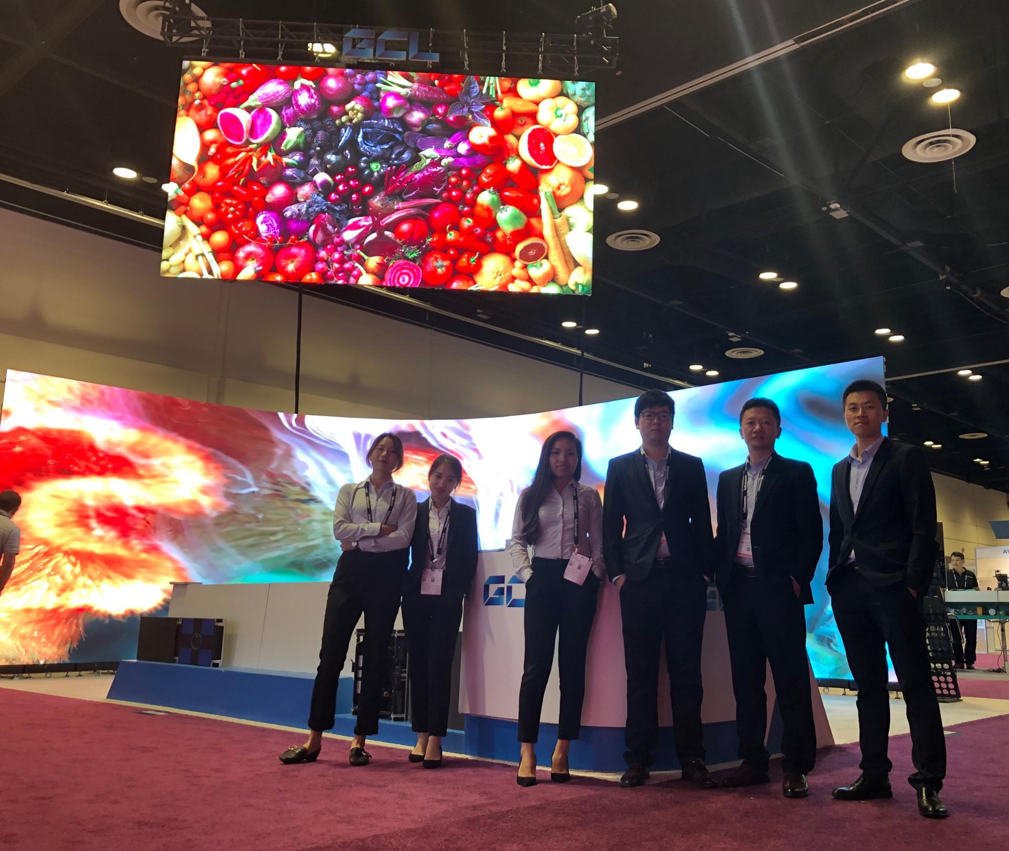 P3.9 High Brightness Flexible Transparent LED Screen For Outdoor Installation