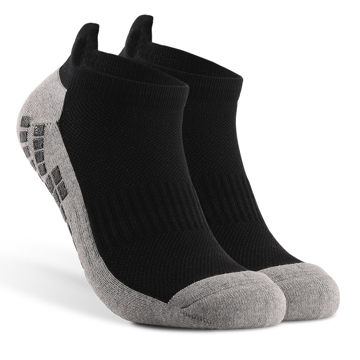 Standard Thickness Men's Anti Slip Custom Grip Sports Ankle Socks for Football Running