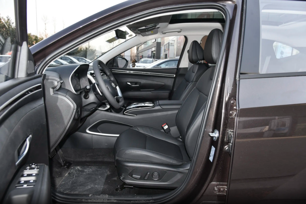 Beijing Hyundai Tucson 5-Door 5-Seater Gasoline Car 4WD SUV Luxury Compact Model SUV